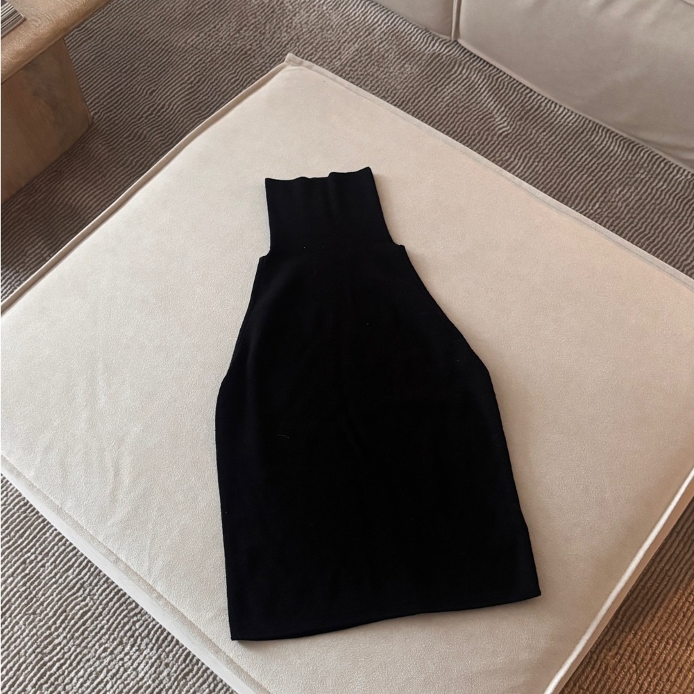 Aritzia Black Sleeveless Top